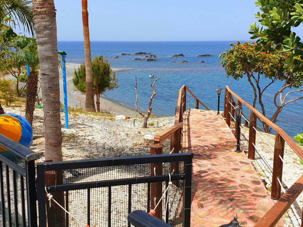 Astrofegia Beachfront Villa Pomos Bagian luar foto