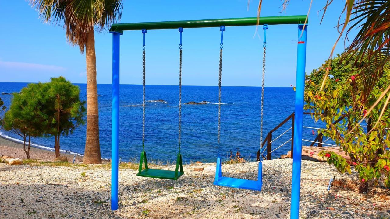 Astrofegia Beachfront Villa Pomos Bagian luar foto